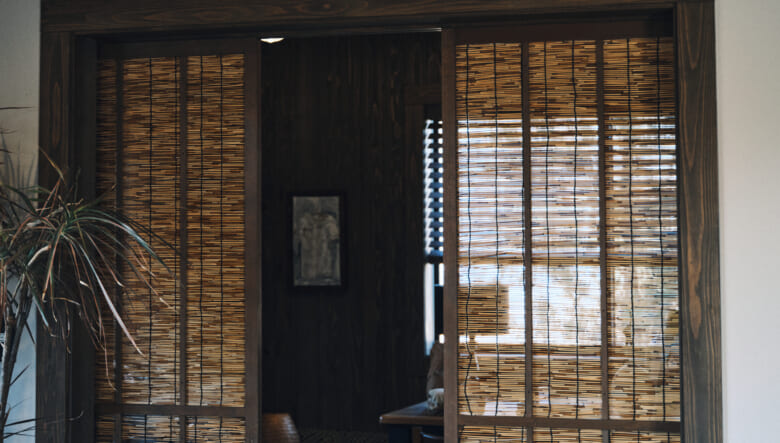 和洋折衷な「程々の家」。広縁や土間が生み出す余白のある空間を、クロスオーバースタイルでゆったり過ごす。