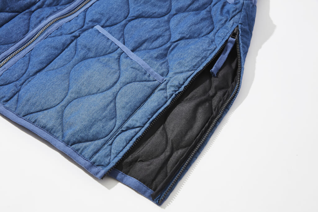 ダウンベストの脇ジップ