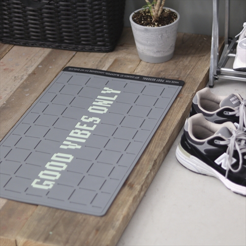 POST GENERAL RUBBER LUMINOUS DOOR MAT GOOD VIBES ONLY