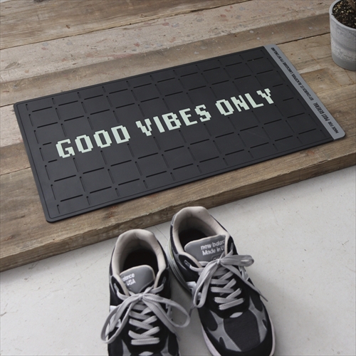 POST GENERAL RUBBER LUMINOUS DOOR MAT GOOD VIBES ONLY