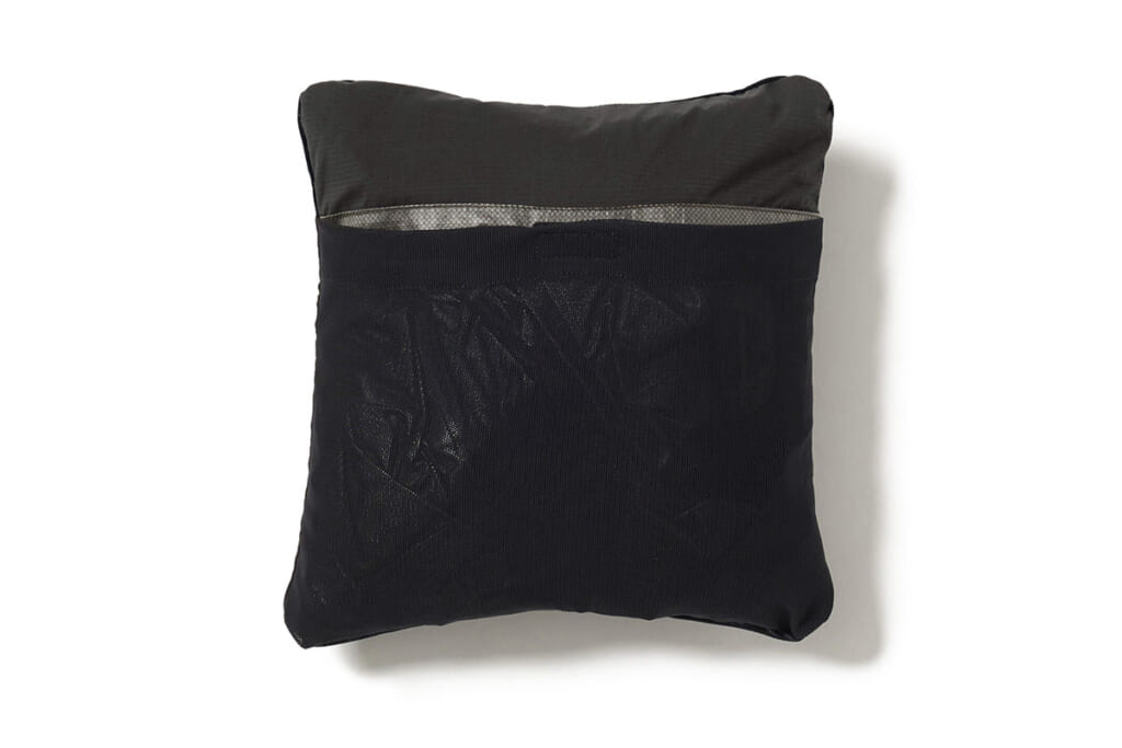 Snow Peak「PertexWeatherproof Poncho」。パッカブル仕様。