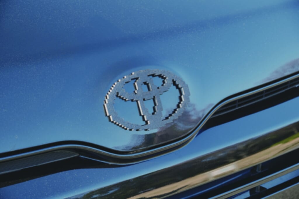 トヨタ プロボックス
友人に頼んで作ってもらった8ビット風のトヨタロゴ。