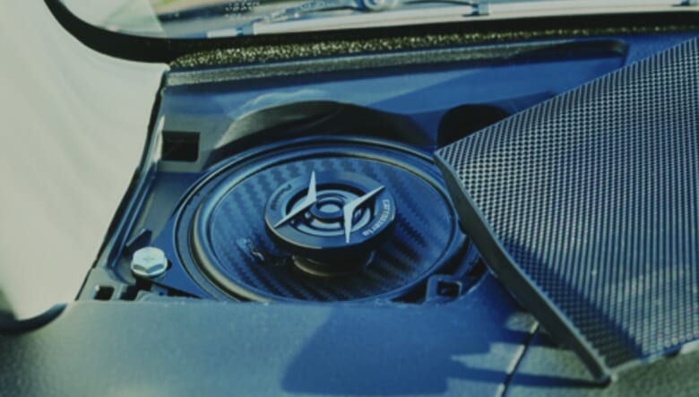 ダッシュボードのスピーカーはDIYで交換済み。