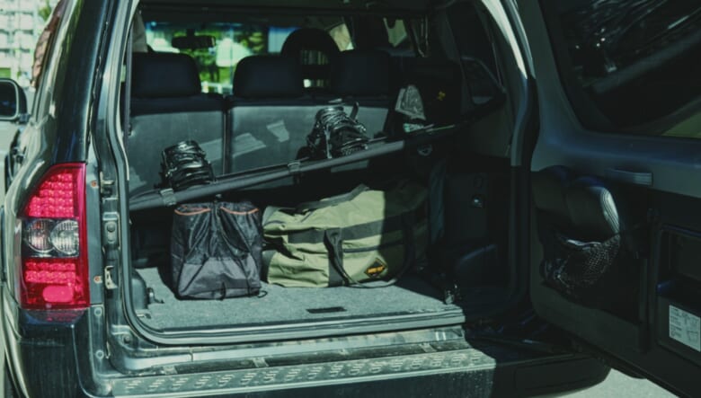 スノーボードギアは、ゲンテンスティックのボードにTTブーツのスノーサーフスタイル。