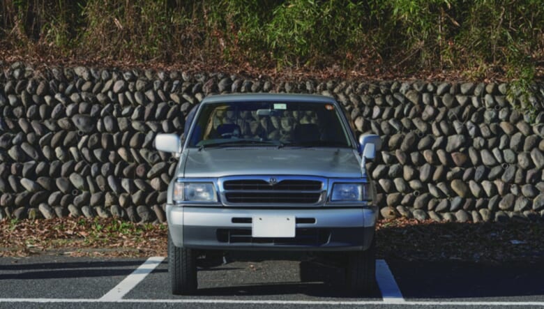 幌を追加した国産ピックアップは家具運搬から渓流釣りまで活躍。【’96 MAZDA PROCEED】
