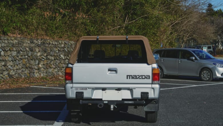 幌を追加した国産ピックアップは家具運搬から渓流釣りまで活躍。【’96 MAZDA PROCEED】