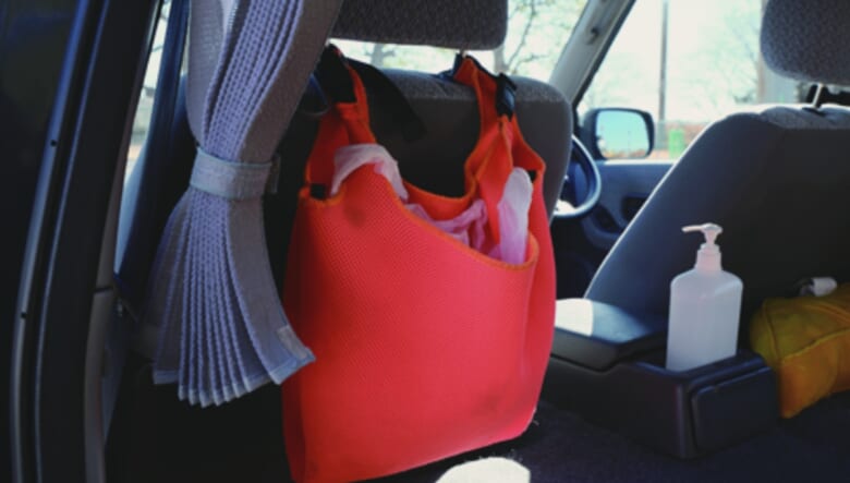 テンプラのトゥートートを、車内用トラッシュボックスとして活用。