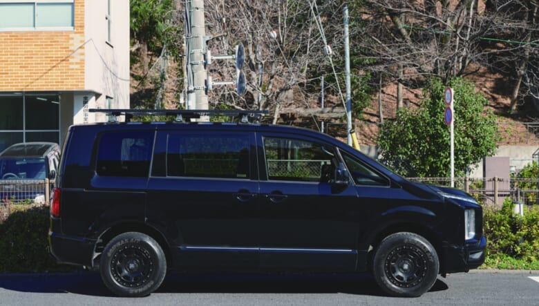 ブラック塗装した面構えがお気に入りの四駆ミニバン。【’19 MITSUBISHI DELICA D:5】