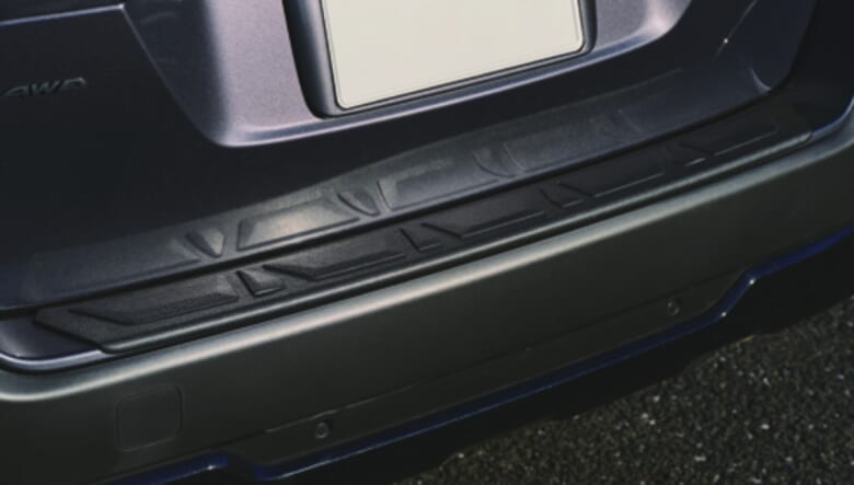 北米仕様アウトバックのカーゴステップパネルを装着。「国産モデルと少しデザインが違うんですよ」。