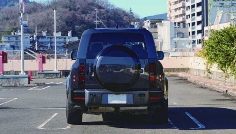 ロングボディの5人乗り仕様が、愛犬ライフでも大活躍。【’24 LAND ROVER DEFENDER 130 OUTBOUND】