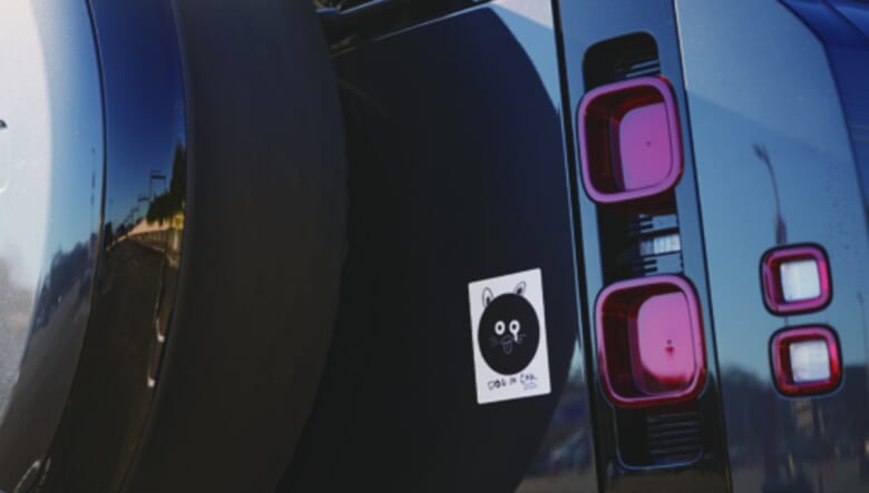 テンプラのマグネットはアーティストの神山隆二氏のデザイン。