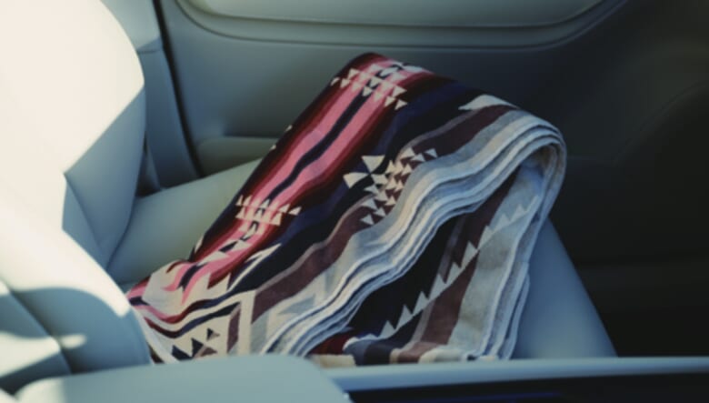 ペンドルトンのブランケットは、唯一常備しているアイテム。