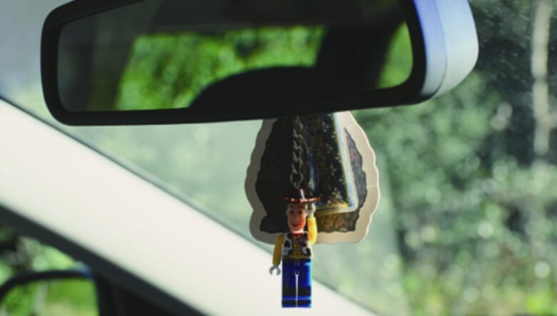 エアフレッシュナーとともにLEGOのウッディもディスプレイ。「トイ・ストーリーが好きなので」。