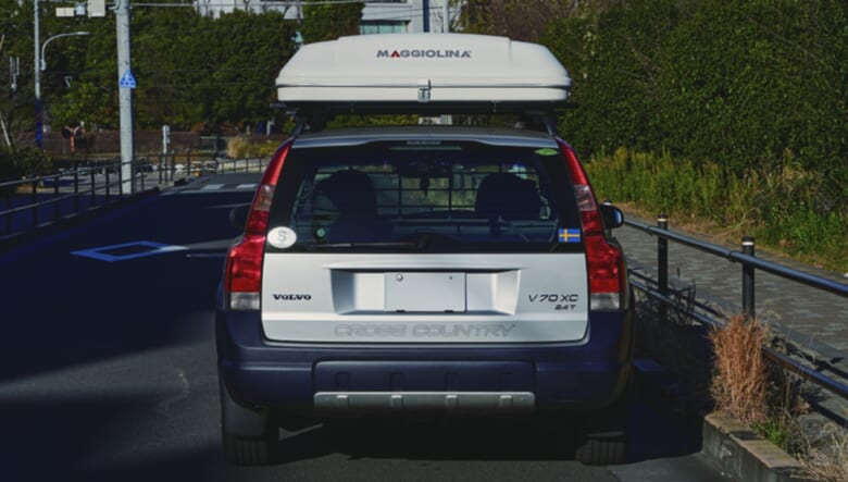 ちょい旧ボルボに、レトロなルーフテントがお似合い。【’01 VOLVO V70 XC】