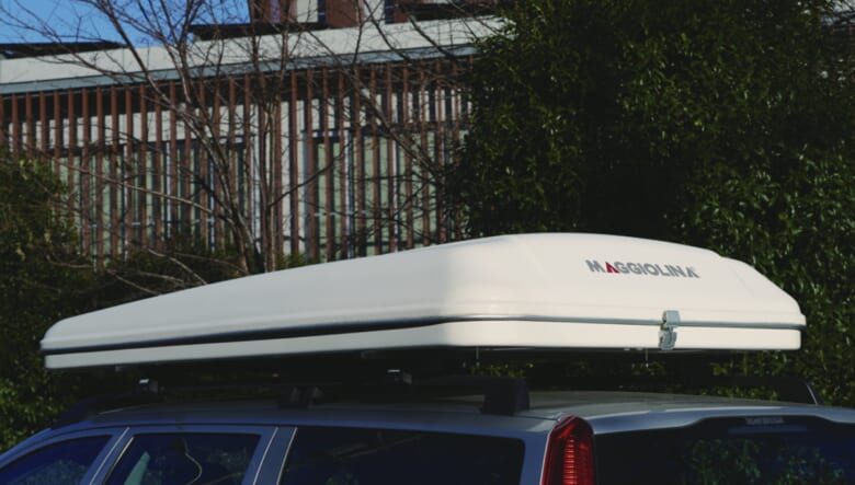 プラドから引き継いだルーフテントは、イタリアのブランド、オートホームのマジョリーナ。「ルーフテントの元祖らしいです」。