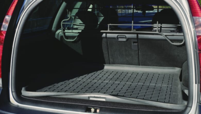 ゲッジの防水マットや開閉式のガードも純正オプション。