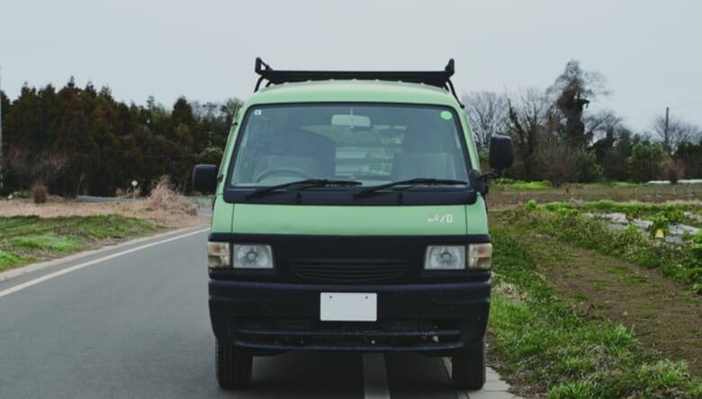 レトロカラー塗装ワンボックスを、野菜を運搬する農作業車に活用。【’08 MAZDA BONGO BRAWNY VAN】