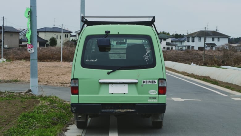 レトロカラー塗装ワンボックスを、野菜を運搬する農作業車に活用。【’08 MAZDA BONGO BRAWNY VAN】