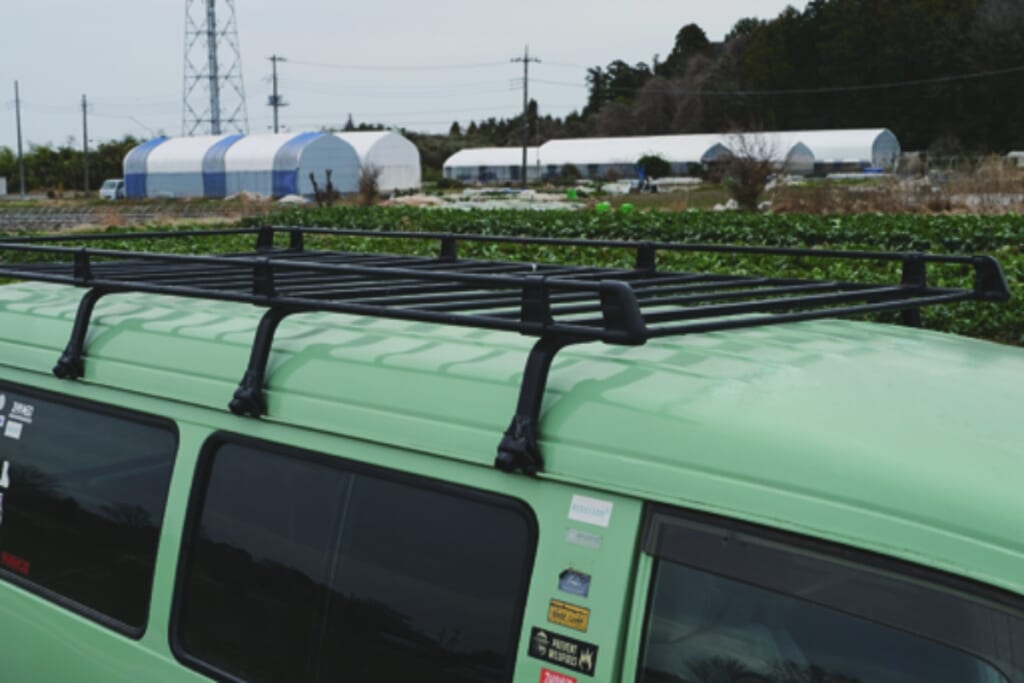 大型ルーフキャリアは前オーナーのカスタム。