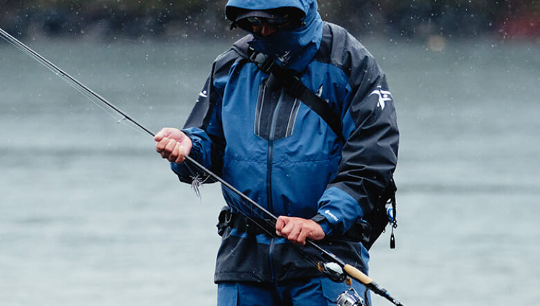 釣り好きから絶大な支持を得る「フォックスファイヤー」からGORE-TEX採用のビブ&ジャケットがリリース！