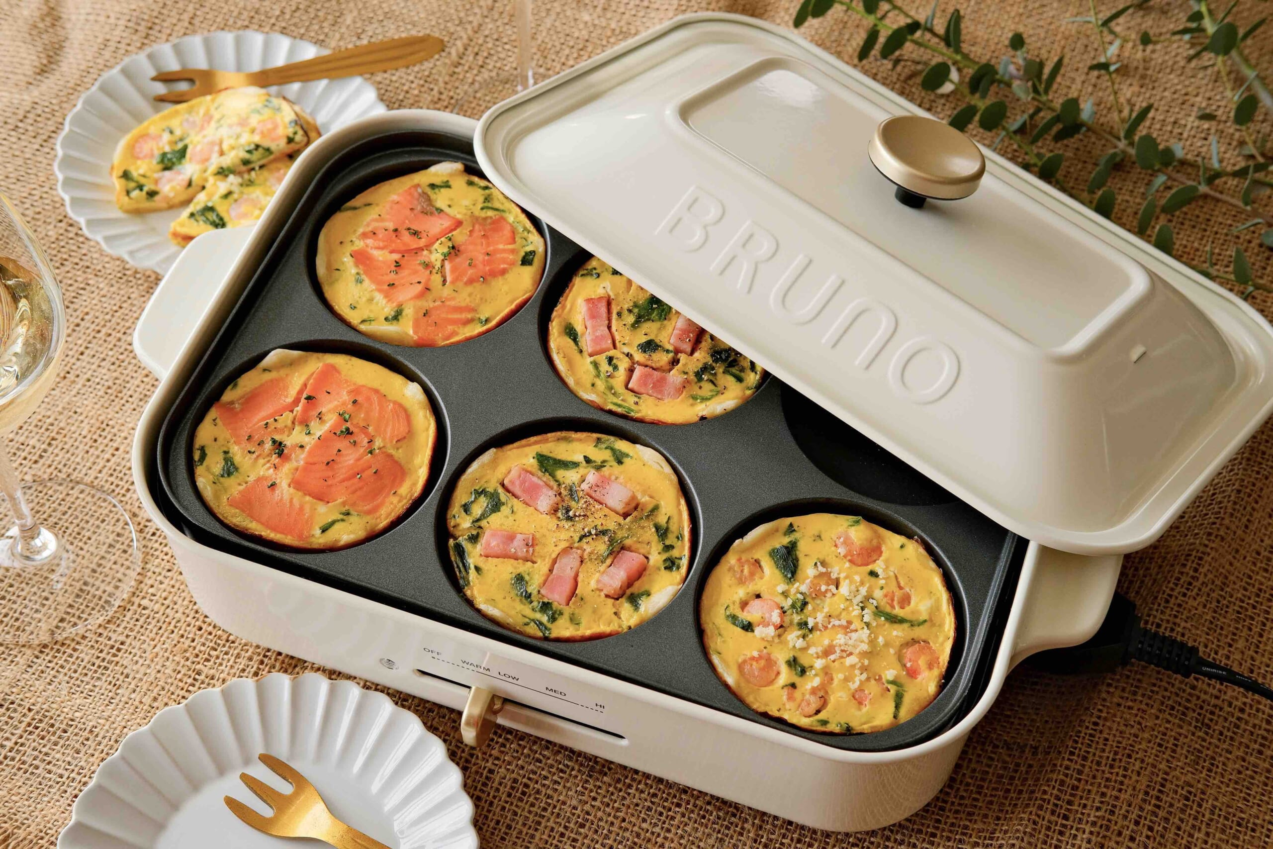 ブルーノの人気ホットプレートに、春の食卓を彩る限定カラー登場