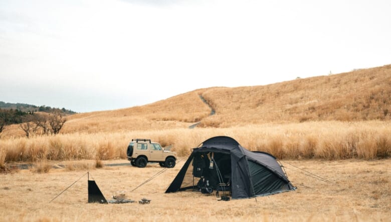 トウキョウクラフトの人気シェルターに限定ブラックが追加！新作の360℃回転チェアも見逃せない。