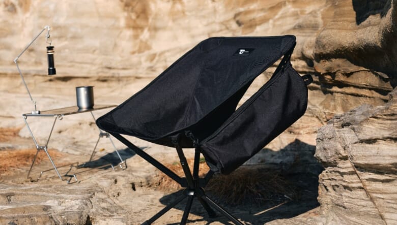 トウキョウクラフトの人気シェルターに限定ブラックが追加！新作の360℃回転チェアも見逃せない。