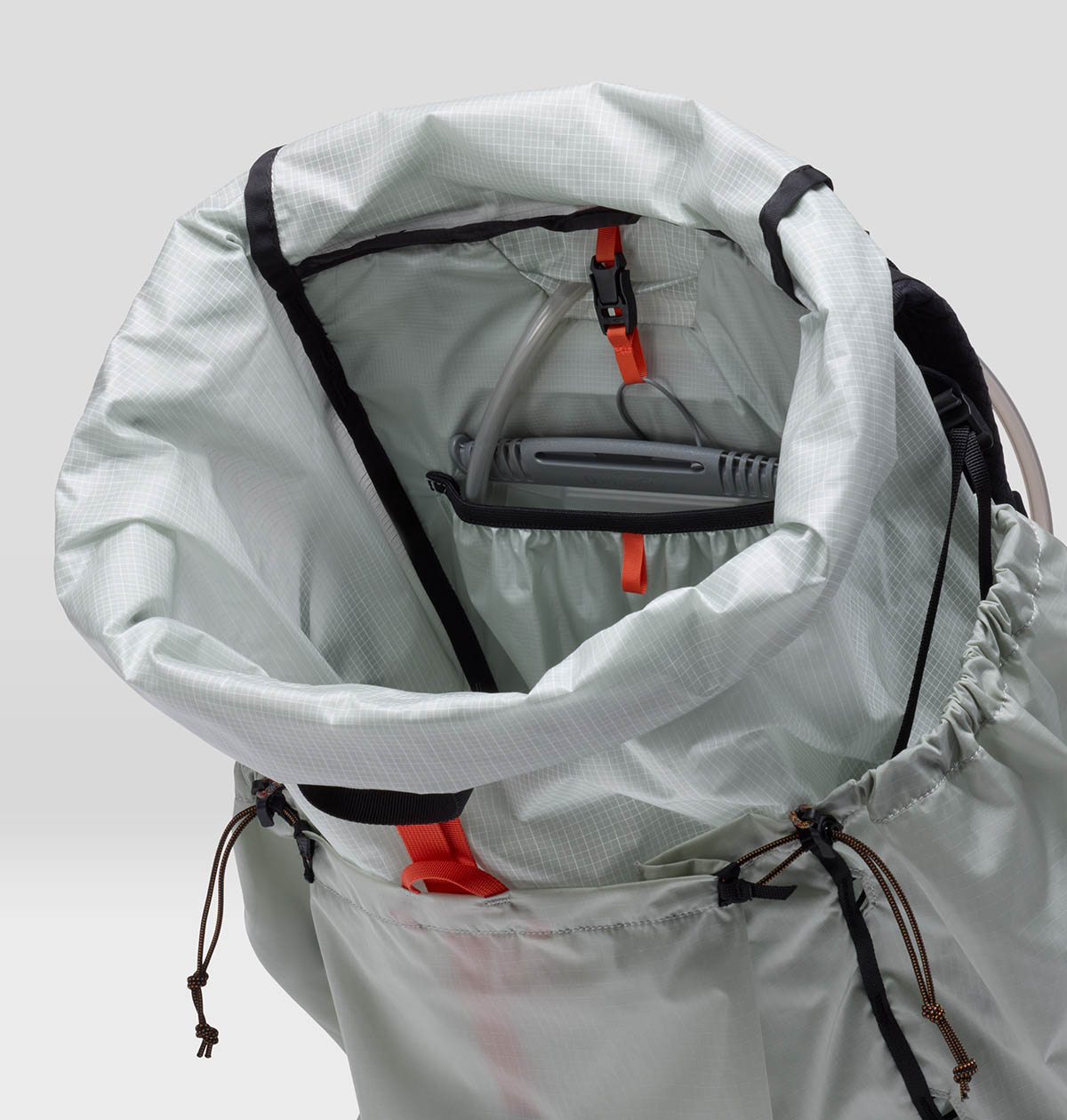 ハイドレーションシステムにも対応。