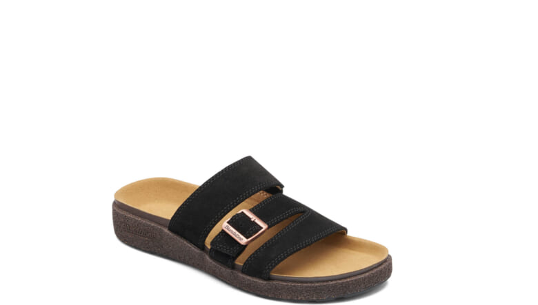 上質なスエードを使ったブランドストーン初のサンダルが春夏の新定番に躍り出る！