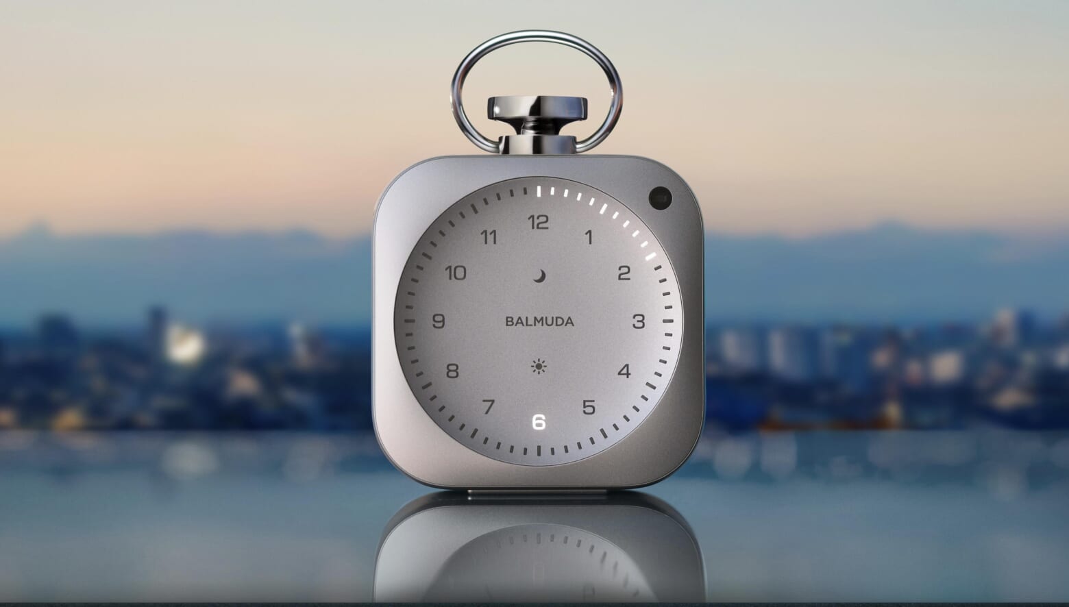 バルミューダの新作「The Clock」は、伝統美と現代テクノロジーが融合