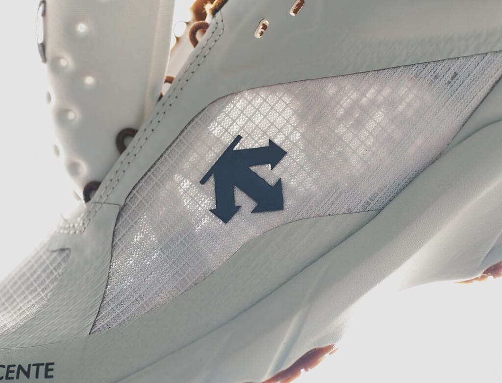 デサントロゴ（シューズ）