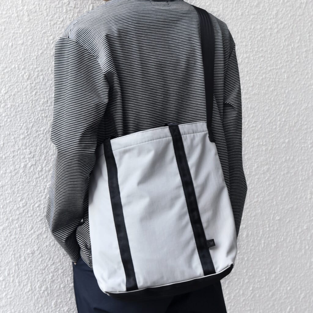 AQUA defense(TM) 2WAYショルダーバッグ肩掛け使用例