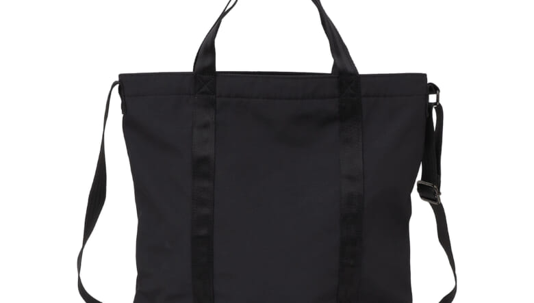 ライフスタイルに調和する、シップスエニィの撥水バッグ。飾らないワントーンですっきり！