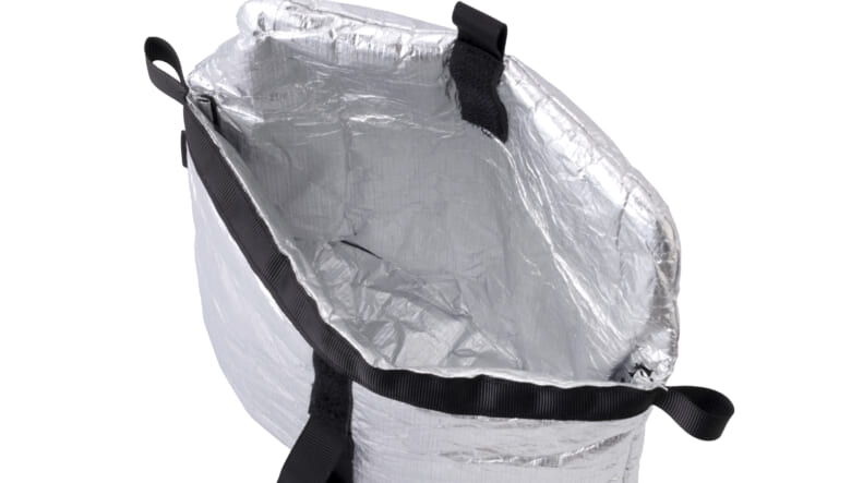 保温・保冷・衝撃吸収の3拍子！　タイベック素材のパッキングギア「NEST」が山登りに欠かせない。