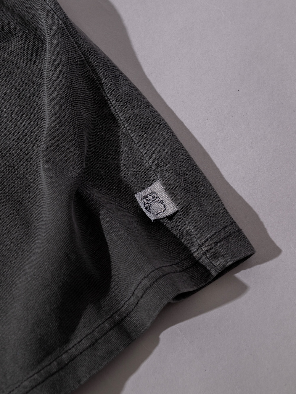 gym master × BLUE BLUE ピグメントカレッジTシャツ