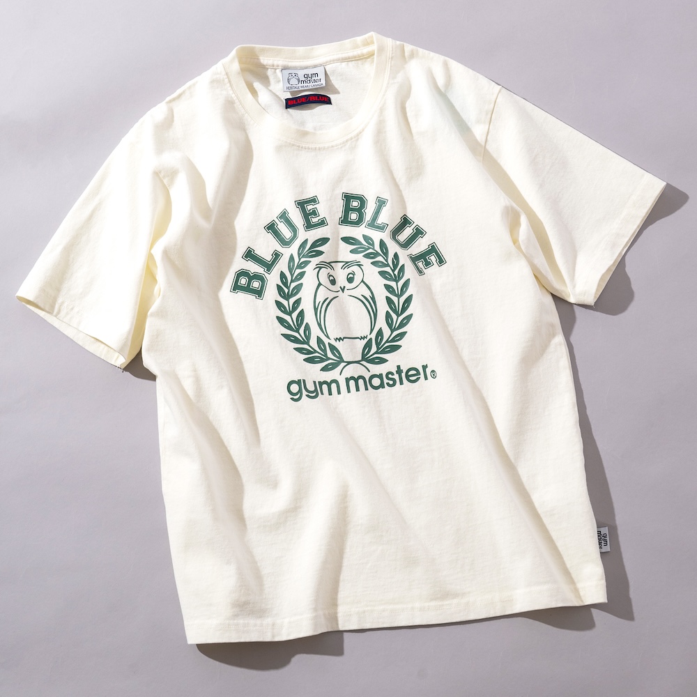 gym master × BLUE BLUE ピグメントカレッジTシャツ