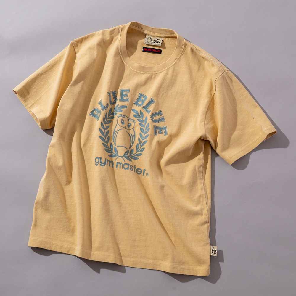 gym master × BLUE BLUE ピグメントカレッジTシャツ