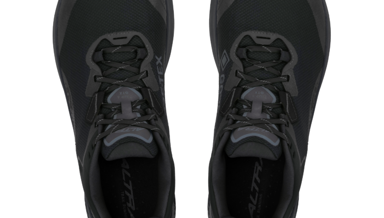 ゴアテックス採用で防水仕様に。トレイルランからハイクまで対応する「アルトラ」の新作シューズ！