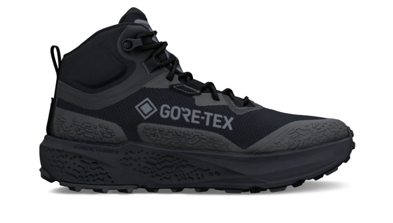 ゴアテックス採用で防水仕様に。トレイルランからハイクまで対応する「アルトラ」の新作シューズ！