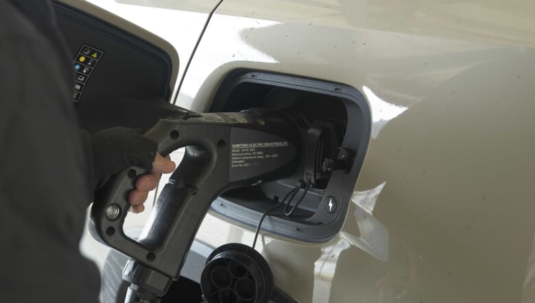 ツインモーター搭載BEV。「EX30」アウトドアグレードの「クロスカントリー」で、雪道ドライブ!!