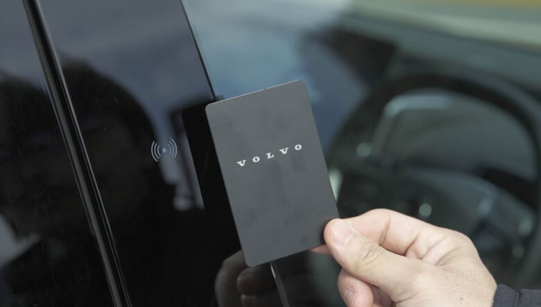 ツインモーター搭載BEV。「EX30」アウトドアグレードの「クロスカントリー」で、雪道ドライブ!!