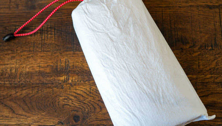 著名なファニチャーを着せ替え！ アシモクラフツを象徴する“A柄”がテントサイトの花形に。