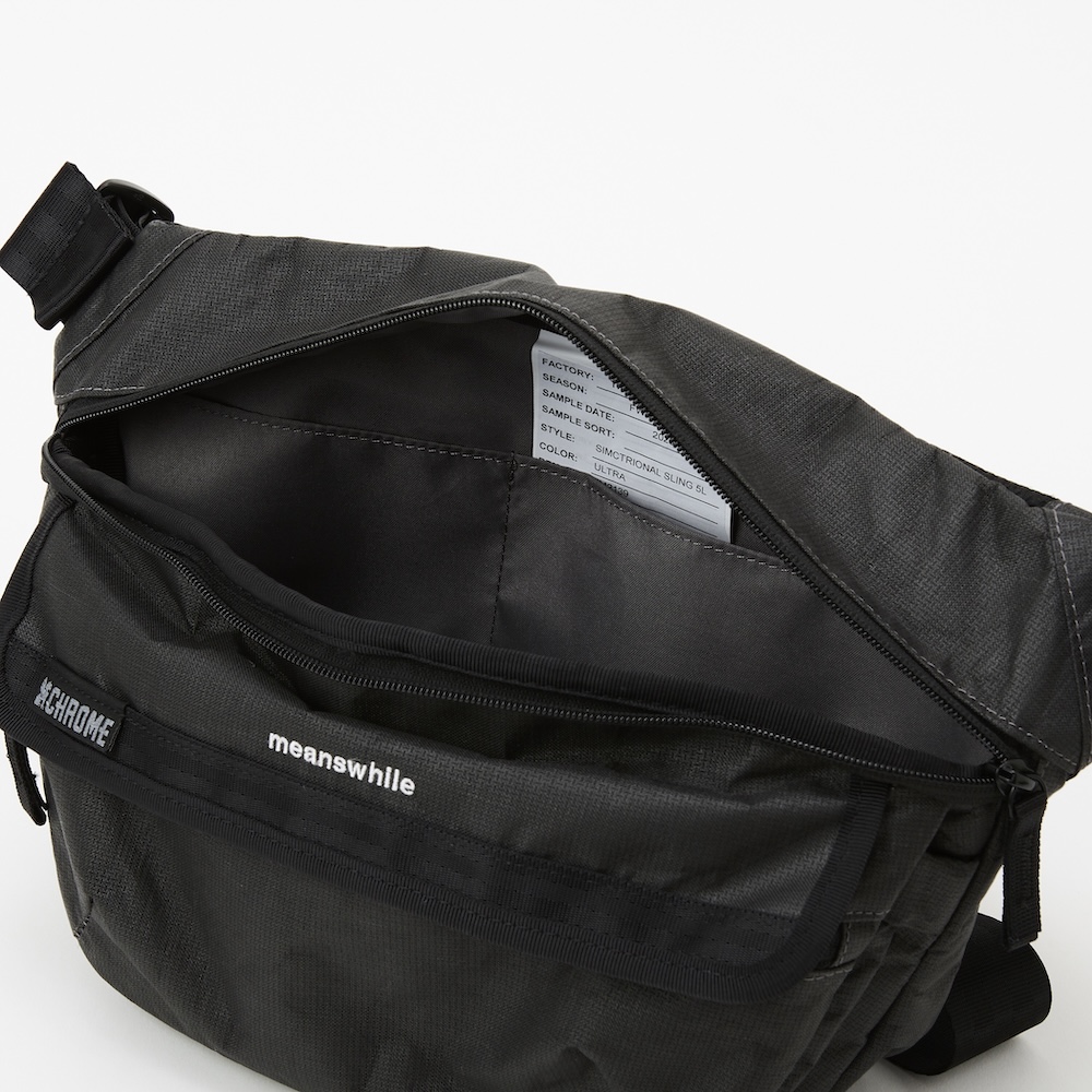 CHROME×meanswhileのメッセンジャーバッグ