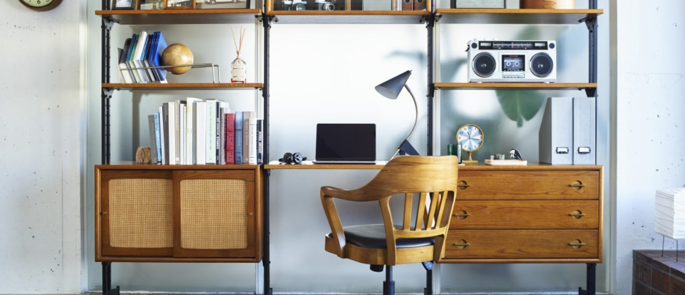 ACME FURNITURE（アクメファニチャー）　カルビシェルフ Pic_P10P11_JSF28197-2320x1000.jpg