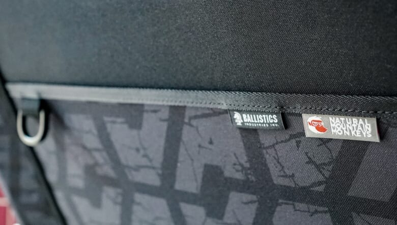 著名なファニチャーを着せ替え！ アシモクラフツを象徴する“A柄”がテントサイトの花形に。