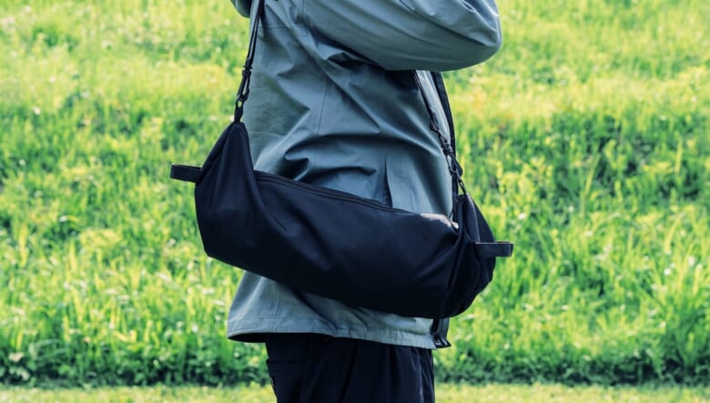 トウキョウクラフトの人気シェルターに限定ブラックが追加！新作の360℃回転チェアも見逃せない。