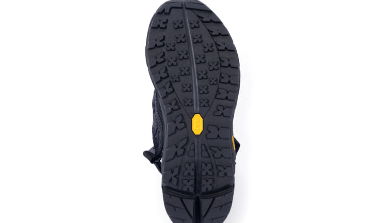 シーズンレスで履ける「UN+BA」の着せ替えサンダル！　気分やコーデに応じてスタイルチェンジ。