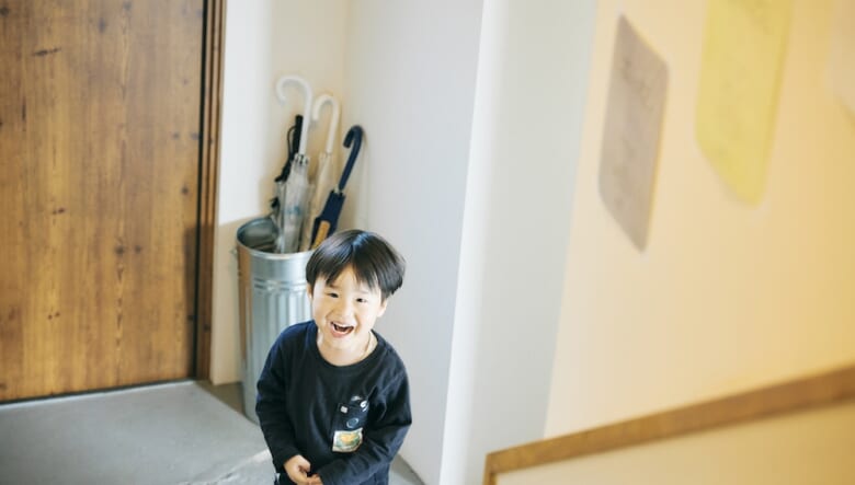 都心勤務、郊外暮らし。東京・青梅のカフェ一体型住居で送る日々と、暮らし心地。