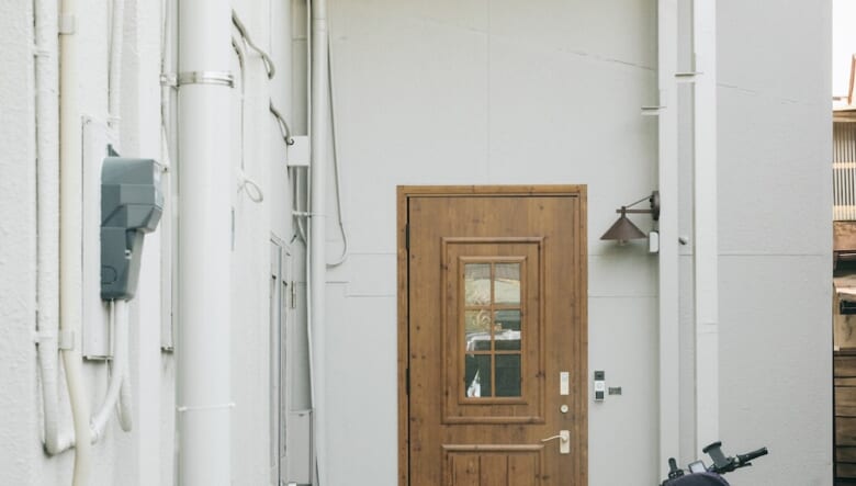 都心勤務、郊外暮らし。東京・青梅のカフェ一体型住居で送る日々と、暮らし心地。