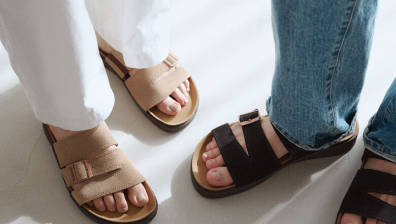 上質なスエードを使ったブランドストーン初のサンダルが春夏の新定番に躍り出る！